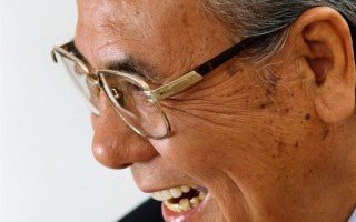 老年人戴的眼镜是什么镜，老年人戴的眼镜是什么镜片